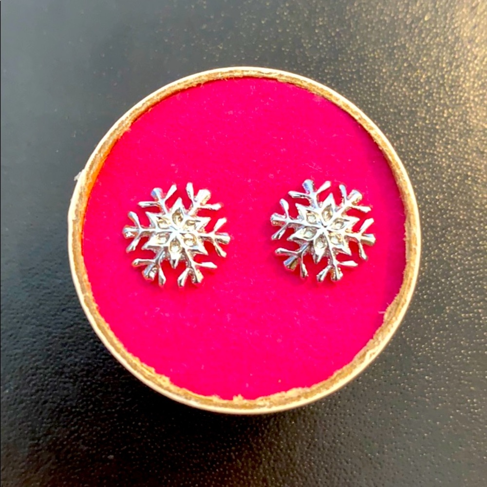 New in box. Ted Baker snowflake earrings